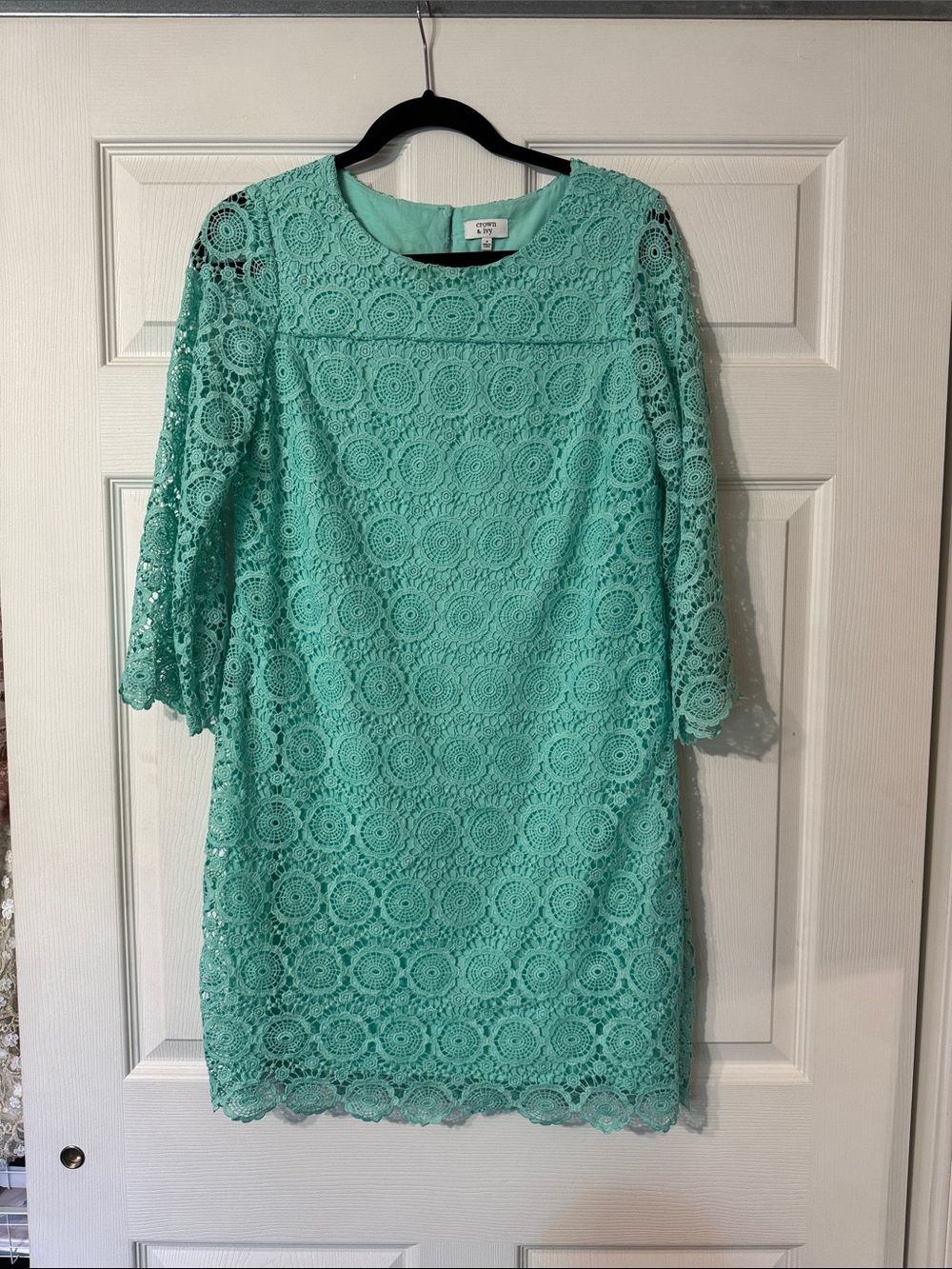 crown & ivy Mint Green Crochet Lace Shift Dress